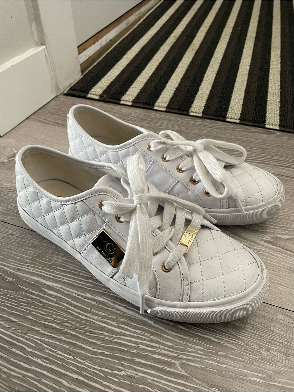 G By Guess Backer 2 Sneaker Faux Leather Quilted Shoes White Size 8